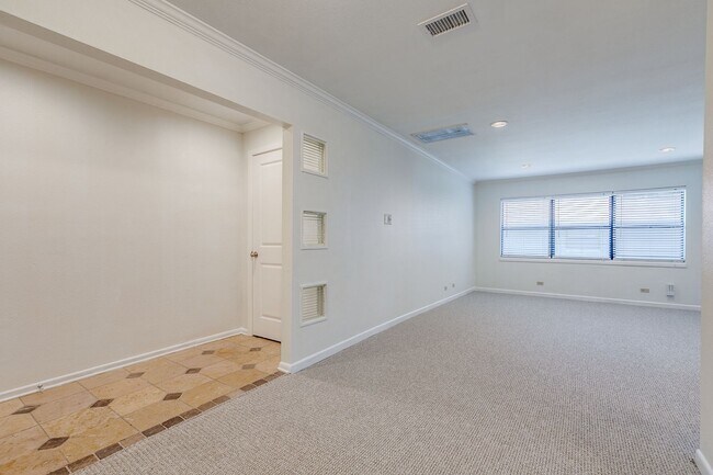 Building Photo - 1 BEDROOM BOUTIQUE APARTMENT