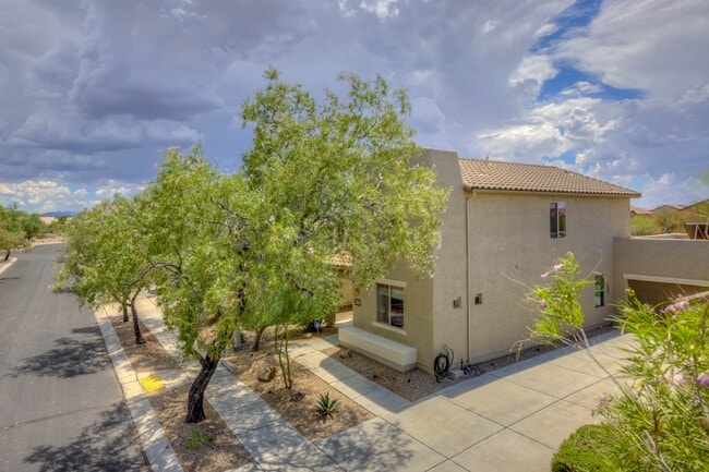 Building Photo - 6028 S Meadow Breeze Dr