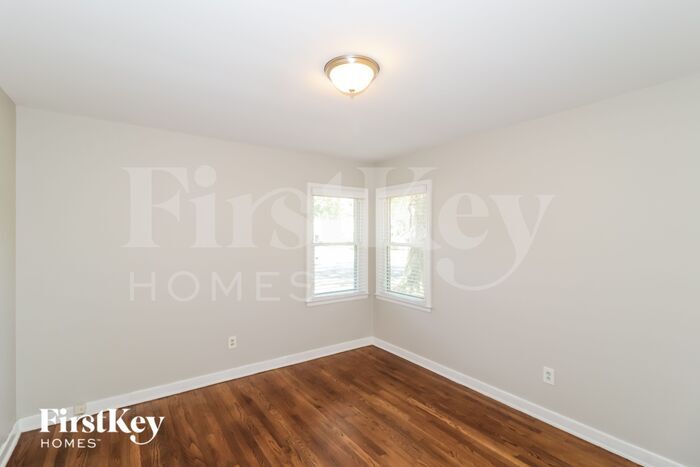 Building Photo - 4205 Charleswood Rd