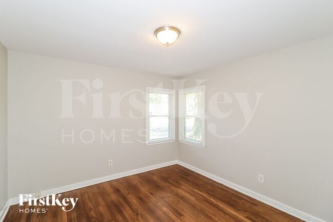 Building Photo - 4205 Charleswood Rd