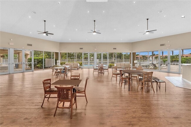 Building Photo - 8520 Vía Romana