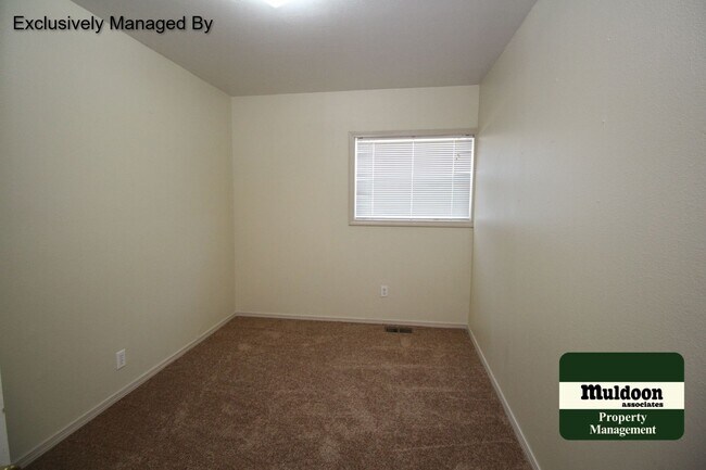 Building Photo - 7380 Maine Ln
