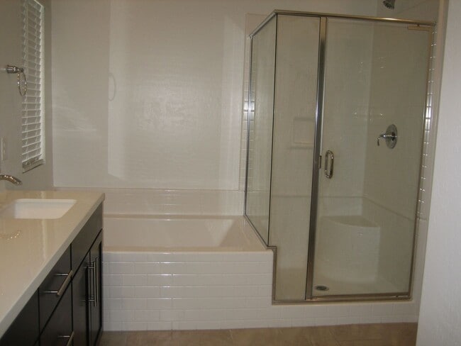 Building Photo - West Summerlin Townhouse - 1833-SqFt. - 3-beds, 2.5-baths, 2-car attached garage, Gated Comm.