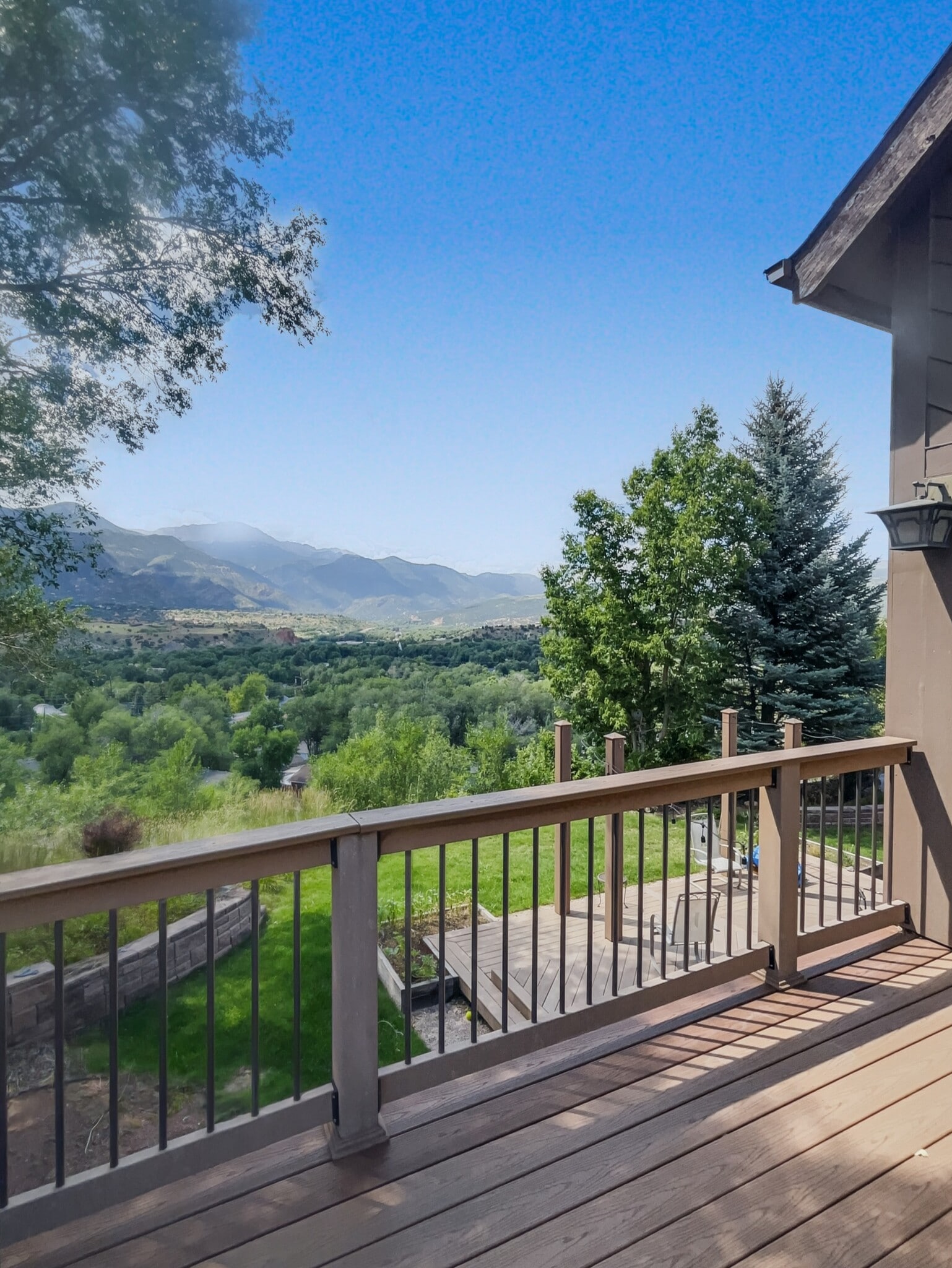 Building Photo - 450 Mesa Vista Ct