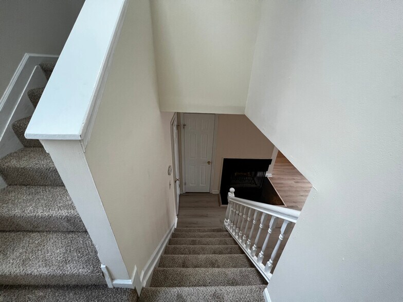 Building Photo - 343 Lee's Ml Dr