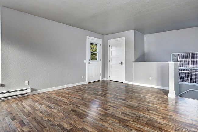 Building Photo - 1906 3rd Ave W
