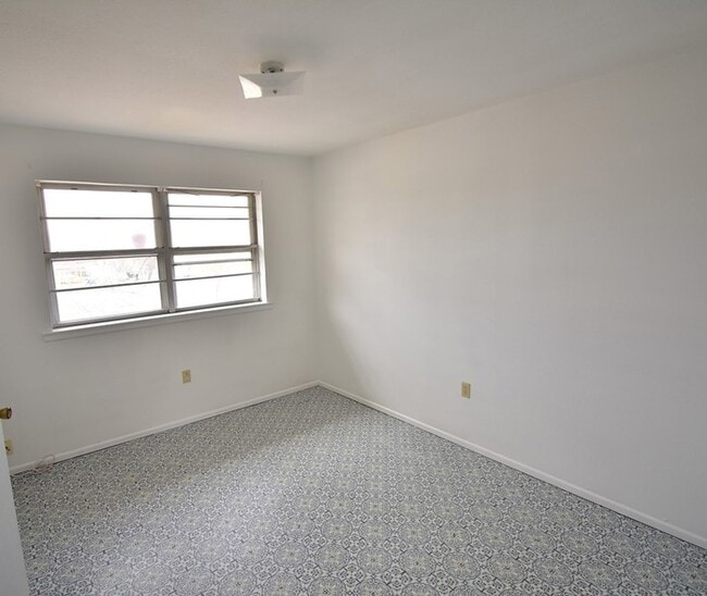 Building Photo - 800 N Cockrell St