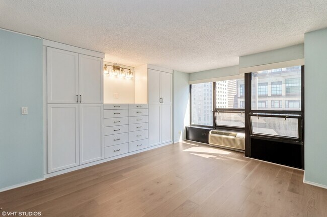 Building Photo - 30 E Huron St