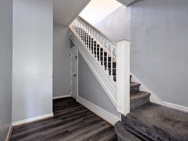 Building Photo - 5552 Black St