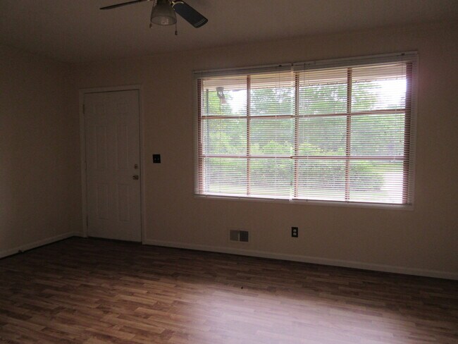 Building Photo - 2416 Peach Orchard Rd