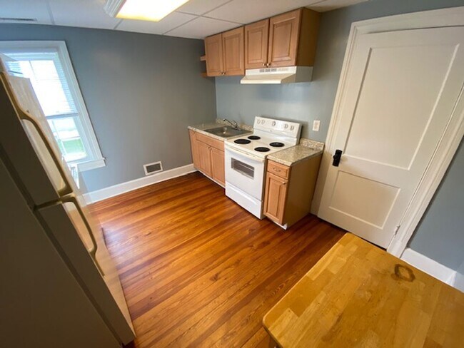 Building Photo - 326 Camden Ave