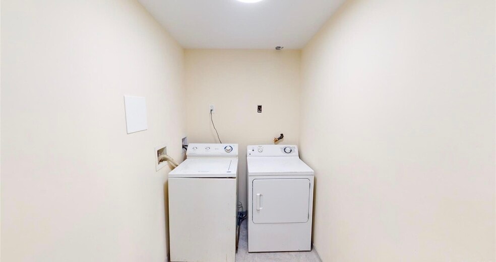 Building Photo - 90-09 68th Ave