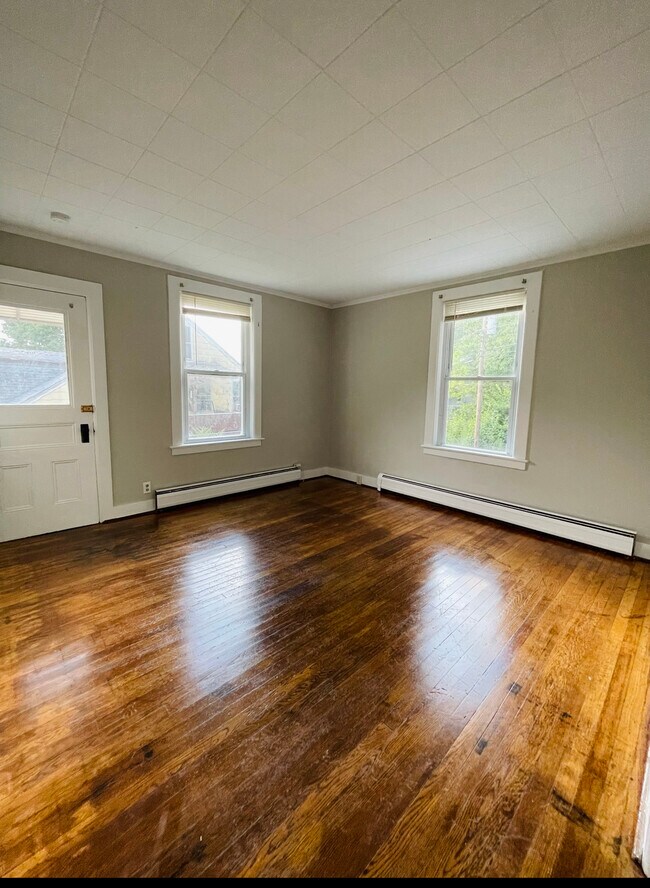 Building Photo - 8 Gaynor Pl