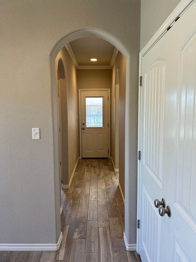 Building Photo - 3 bed/3 bath in South College Station Avai...