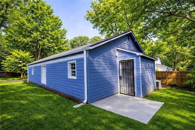 Building Photo - 1056 Grant Way SE