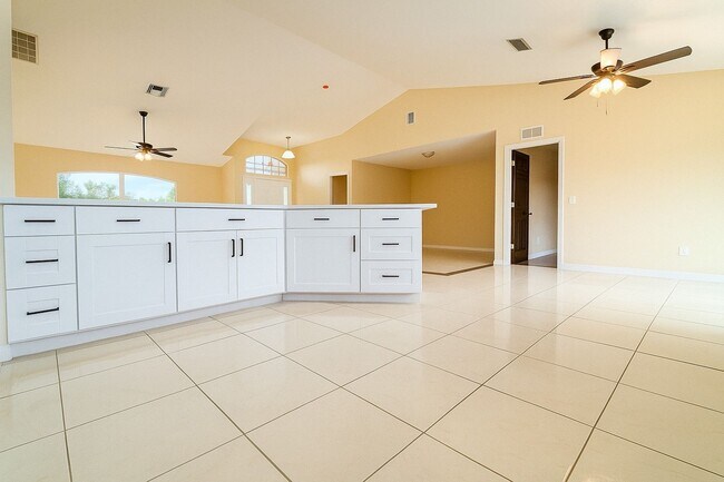 Building Photo - Elegant Newly Remodeled 3-Bedroom Home in ...