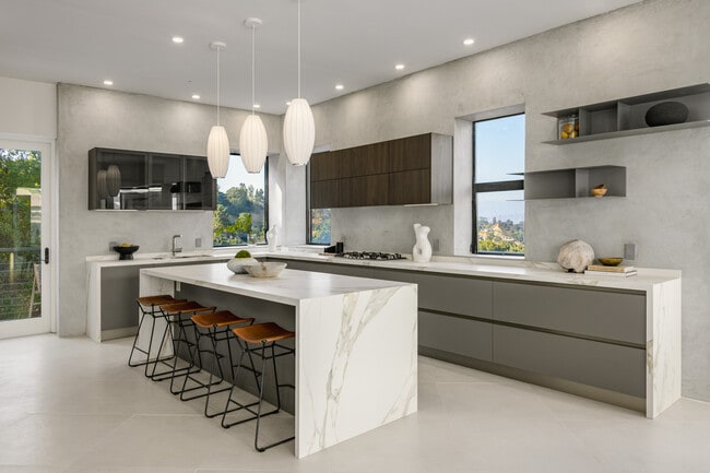 Building Photo - 8896 Lookout Mountain Ave