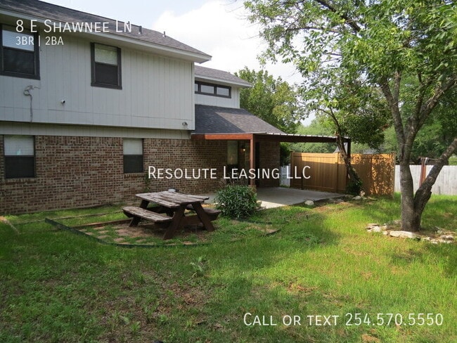 Building Photo - 8 E Shawnee Ln