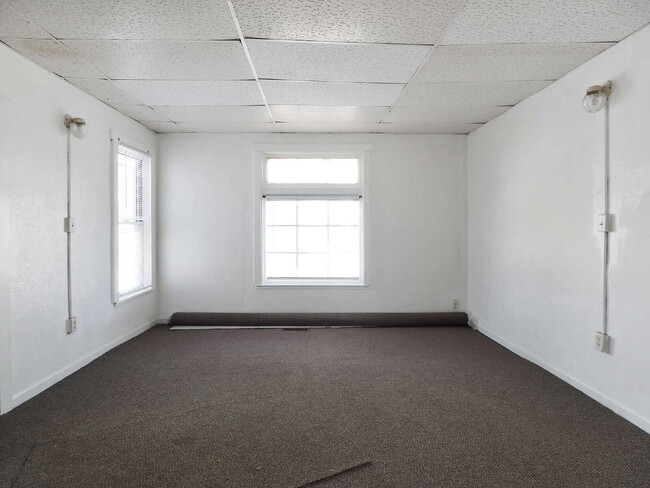 Building Photo - Section 8 approved! - 3 Bed Lower Level Duplex Available Now
