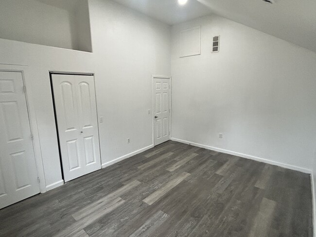 Building Photo - 8017 Laurel Ave