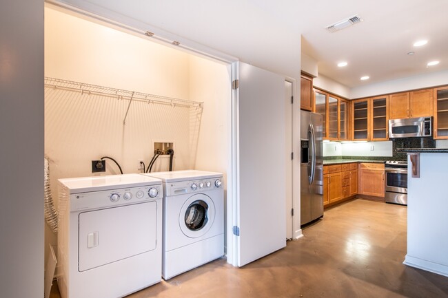 Building Photo - Luxury Loft Style Home in Japantown! Come ...