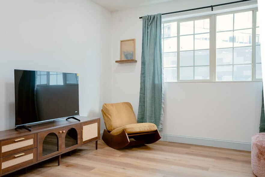 Building Photo - 1384 Ridge Ave