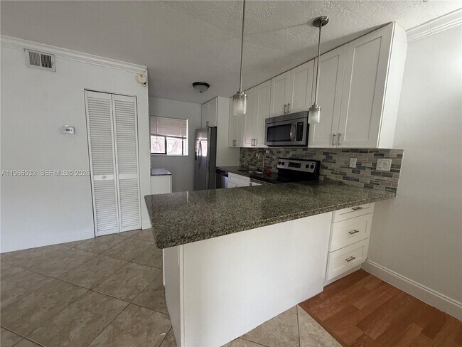 Building Photo - 104 Gardens Dr