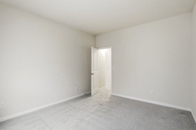 Building Photo - Move-In Ready Gem Near UNCC with Fresh Updates