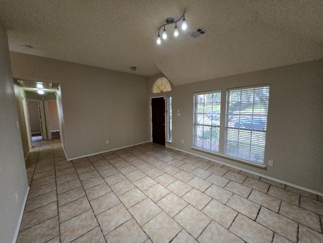 Building Photo - 2820 Golden Meadow Ave