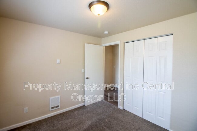 Building Photo - 2827 SW Pumice Ave