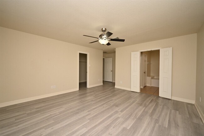 Building Photo - 1506 York Creek Dr