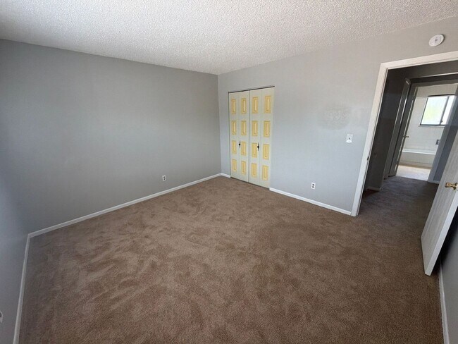 Building Photo - 4471 E Pikes Peak Ave