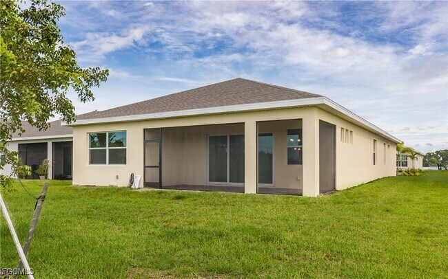 Building Photo - 374 Spg Hl Lk Lp