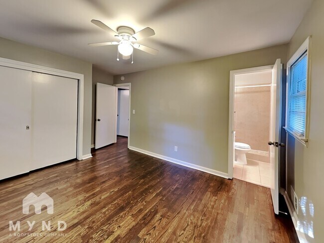 Building Photo - 3681 Lake Dr SE