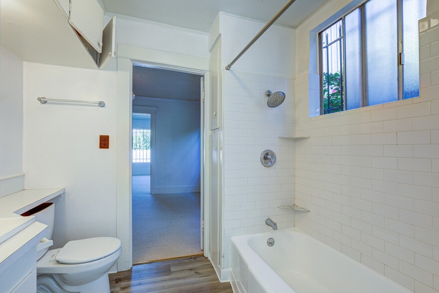 Building Photo - 835 N Ogden Dr