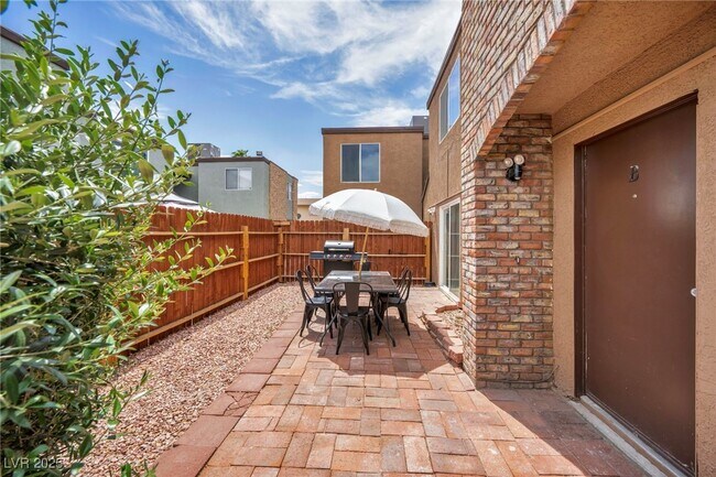 Building Photo - 1453 Santa Anita Dr
