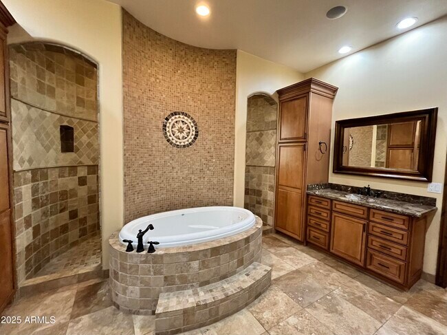 Building Photo - 6128 E Duane Ln