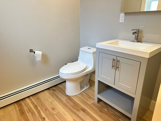 Building Photo - 39 Snow St