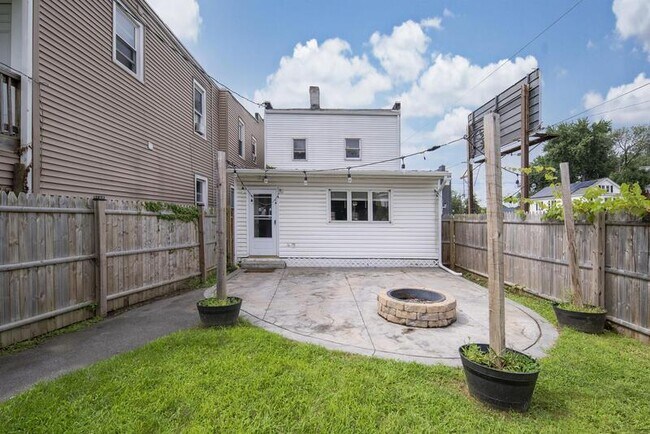 Building Photo - 690 2nd Ave