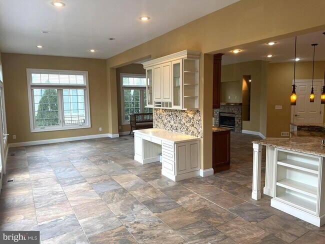 Building Photo - 2054 Madrillon Rd