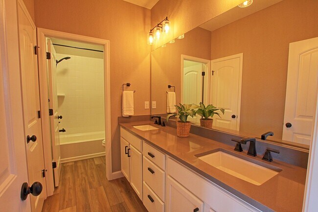 Building Photo - Luxury 5 bed for Rent in Blacktail at The ...