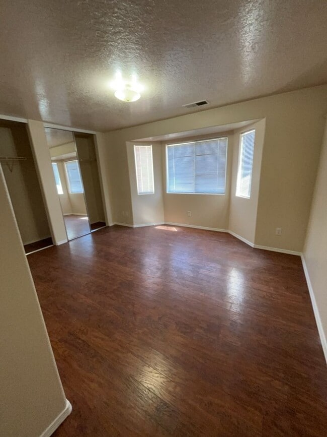 Building Photo - Three Bedroom, two Bath single-story home.