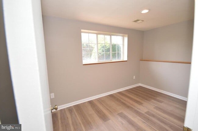 Building Photo - 7011 Vantage Dr