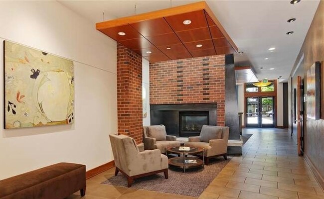 Building Photo - Beautiful Condo in the Heart of Ballard!