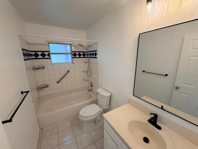 Building Photo - 2510 Sandalwood Dr