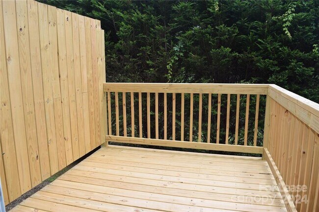 Building Photo - Fully furnished 2 bedroom, 1.5 bath townho...