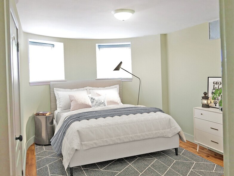 Building Photo - 1805 Beacon St