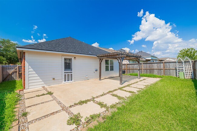Building Photo - 18123 Almond Place Lane