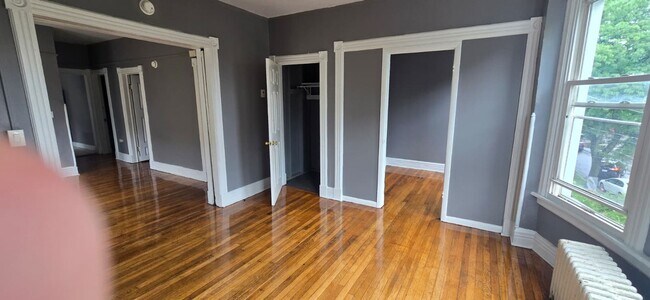 Building Photo - 4 bedroom, 1 bath