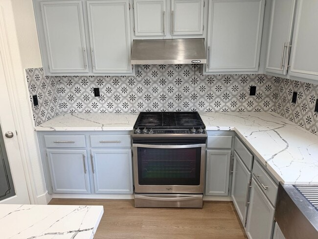 Building Photo - Amazing 5 bedroom home for rent in North Fontana